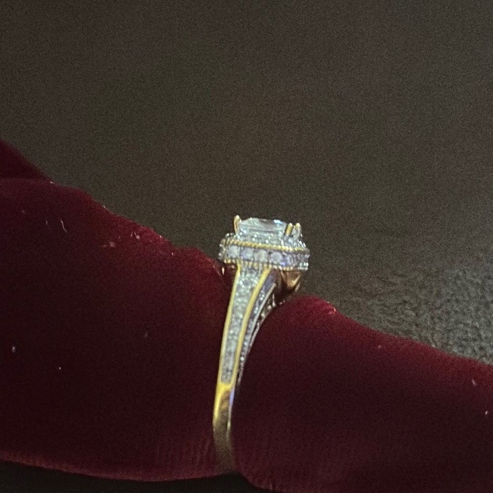 Elegant Gold and Silver Women's Ring - Picture 6 of 9
